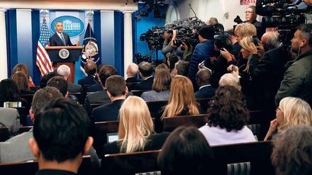 Ein kleiner Raum in Amerika: Der Ort der Pressebegegnung im Weißen Haus hat nur sieben Reihen mit jeweils sieben Klappsitzen.