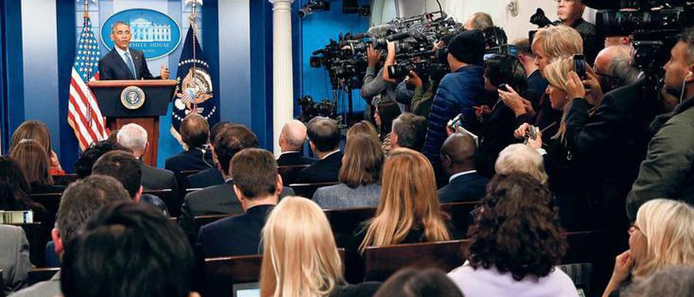 Ein kleiner Raum in Amerika: Der Ort der Pressebegegnung im Weißen Haus hat nur sieben Reihen mit jeweils sieben Klappsitzen.