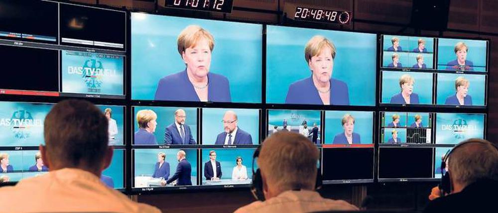 Nö, sagte die Kanzlerin. Angela Merkel wollte sich nur einmal mit SPD-Kanzlerkandidat Martin Schulz vor den Fernsehkameras auseinandersetzen. ARD und ZDF hätten lieber zwei Duelle übertragen, kuschten aber vor der Entscheidung der Kanzlerin. 
