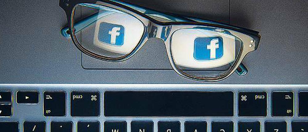 Transparenzforderungen erhalten vor dem Hintergrund des Skandals um Missbrauch von Facebookdaten weitere Brisanz. 