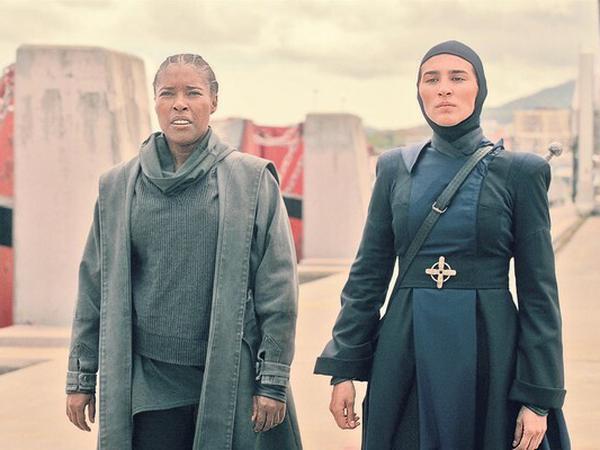 In der Netflix-Serie „Warrior Nun“ kämpfen Nonnen mit Superkräften seit Jahrhunderten gegen Dämonen. Fotos: Promo