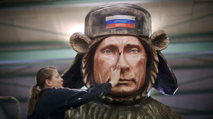 Beim Mainzer Karneval wurde Wladimir Putin in diesem Jahr definitiv in freien Strichen gezeichnet.