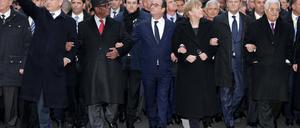 In den Fernsehbildern auch der "Tagesschau" sah es so aus, als ob die Politiker den Trauermarsch für die Opfer des Anschlages auf "Charlie Hebdo" angeführt hätten. Tatsächlich liefen Politik und Bevölkerung getrennt. 