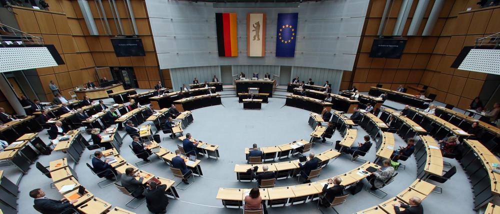 Das Berliner Abgeordnetenhaus hat Sommerpause. Das ist nicht der einzige Grund, warum der Medienausschuss zum RBB wohl keine Sondersitzung haben wird. 