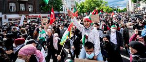 In Neukölln demonstrierten auch 2021 verschiedene palästinensische Gruppen gegen Flucht und Vertreibung von Hunderttausenden Palästinensern. Nach der Eskalation der Gewalt in Nahen Osten kam es bei solchen Demonstrationen auch zu antisemitischen Äußerungen.