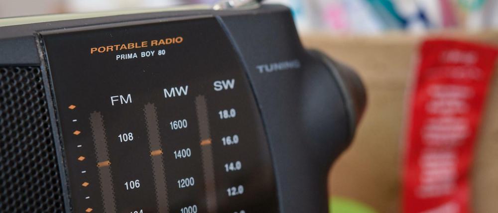 Das klassische UKW-Radio verliert an Bedeutung. Immer mehr Menschen in Berlin und Brandenburg hören Radio über das Internet oder DAB+.