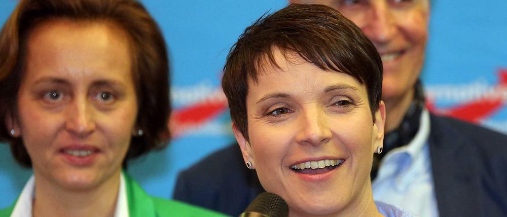 Wahlgewinner: die stellvertretende AfD-Vorsitzende Beatrix von Storch und die Vorsitzende Frauke Petry.