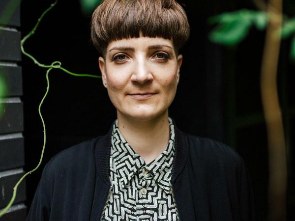 Sara Schurmann, Journalistin und Autorin des Buches „Klartext Klima“, ist Mitbegründerin des Netzwerks Klimajournalismus Deutschland und hat die Klimacharta mitverfasst.