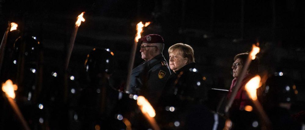 Großer Zapfenstreich für Angela Merkel - fast zehn Millionen sahen im Fernsehen zu.