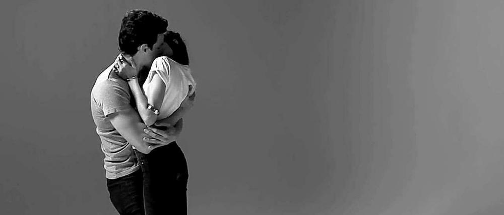 Das "First Kiss" - Video von Tatia Pilieva.