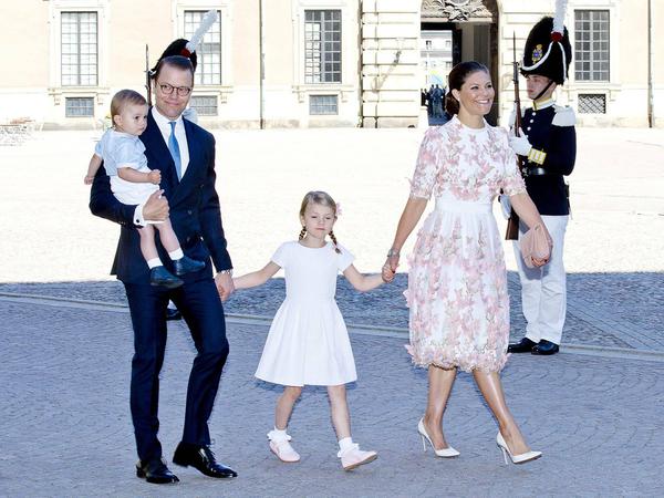 Victoria mit ihrem Mann Daniel und den Kindern Estelle und Oscar.