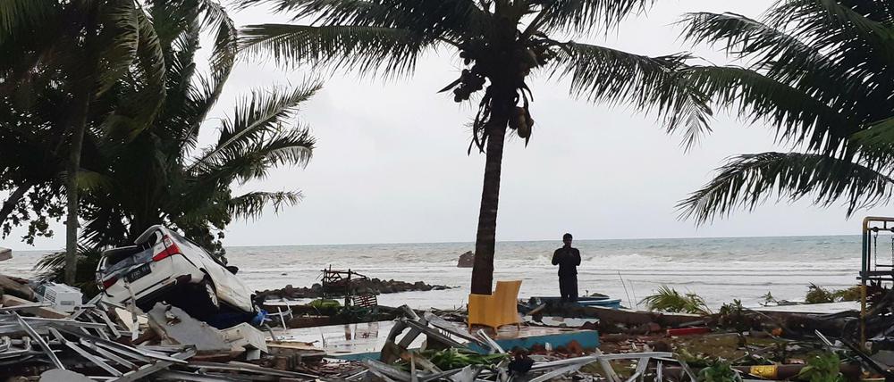 Tsunami trifft Indonesien: Zerstörung an der Bucht von Carita 
