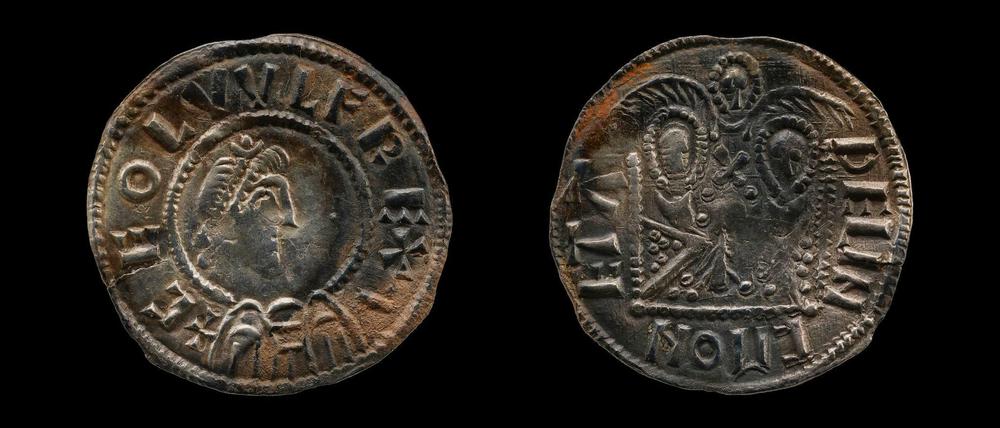 Wertvolle Münzen aus dem 9. Jahrhundert gehören zum unterschlagenen Schatz. 