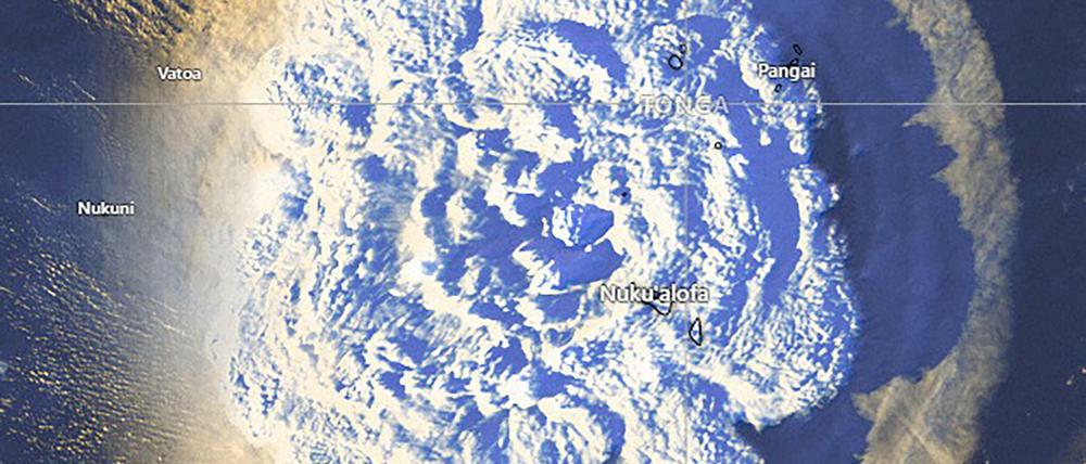 Ein Satellitenbild zeigt den Vulkanausbruch im Pazifik.
