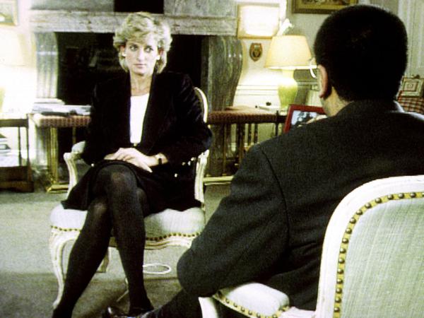 Prinzessin Diana im Gespräch mit BBC-Reporter Martin Bashir.