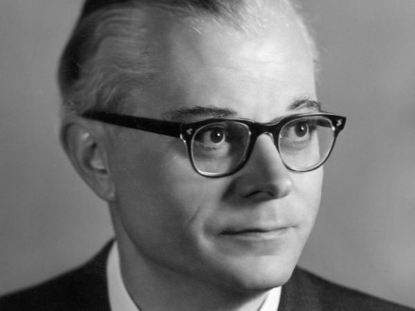 Porträt von 07.01.1962 des deutschen Juristen Wolfgang Fränkel. Er übte von März bis Juli 1962 das Amt des Generalbundesanwalts aus, wurde dann wegen seiner Nazi-Vergangenheit in den einstweiligen Ruhestand geschickt. 