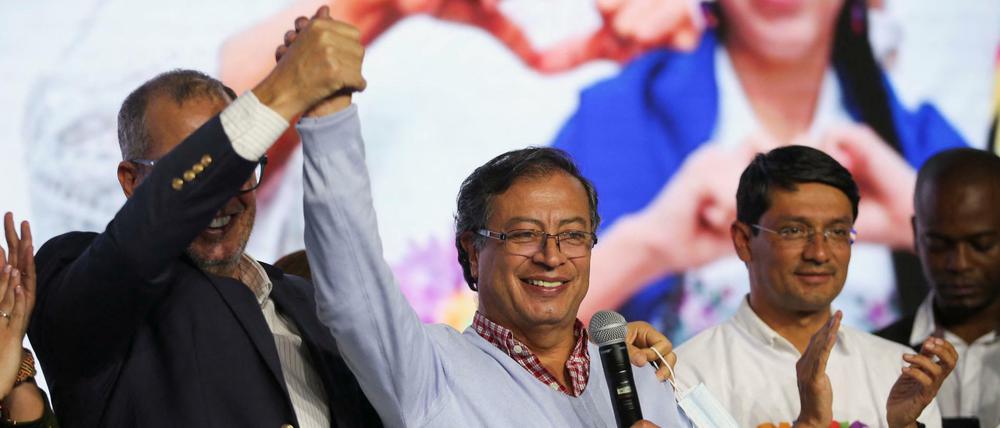 Gustavo Petro feiert den Stimmengewinn seiner Partei.