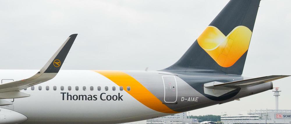 Das Heck eines Airbus A321 der Fluggesellschaft Condor mit dem Design des Tourismuskonzerns Thomas Cook auf dem Flughafen Frankfurt/Main (Symbolbild). 