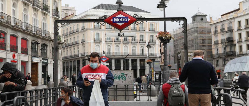 Die U-Bahn.Station Sol im Herzen Madrid ist trotz Pandemie belebt.
