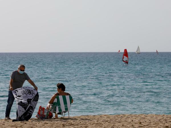 Die Touristeninsel Mallorca hofft auf bald wieder vollere Strände.
