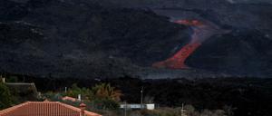 Die Lavaströme auf der kanarischen Vulkaninsel La Palma reißen nicht ab.