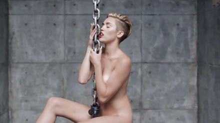 Miley Cyrus in einem Video. 
