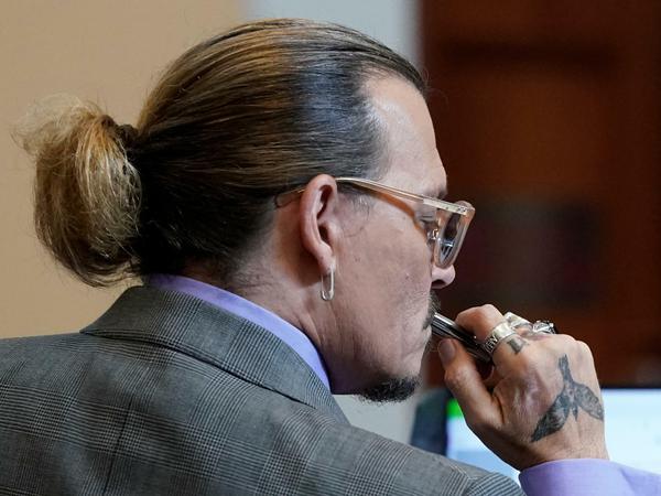 Johnny Depp während der Zeugenaussage seiner Ex-Frau Amber Heard.