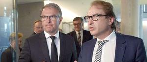 Der Vorstandsvorsitzende der Lufthansa, Carsten Spohr (l), und Bundesverkehrsminister Alexander Dobrindt (CSU) am Mittwoch im Verkehrsausschuss im Paul-Löbe-Haus in Berlin.
