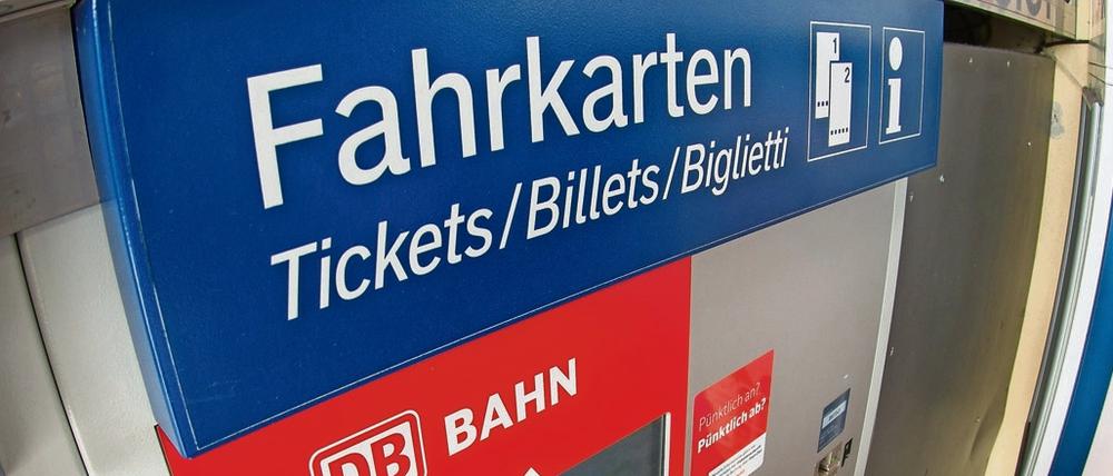 Ein Fahrkartenautomaten der Deutschen Bahn.