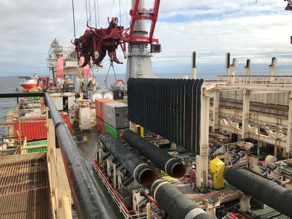 Das Schiff „Solitaire“ verlegt im September 2019 in der Ostsee einen Teil der Pipeline für das Großprojekt Nord Stream 2. 