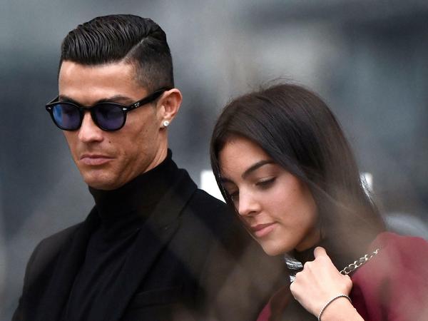 Cristiano Ronaldo und Partnerin Georgina Rodriguez auf einem Archivbild von 2019