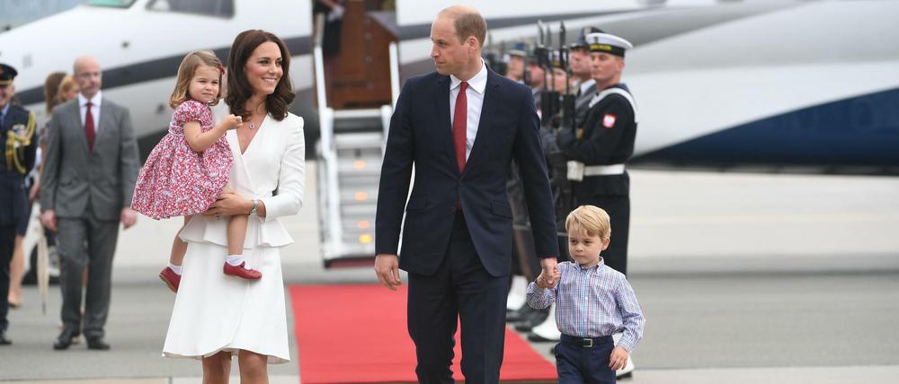 Prinz William und Kate mit ihren Kindern Charlotte und George im Juli in Polen