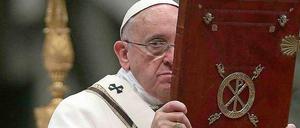 Papst Franziskus hat sich zur Erziehung geäußert: Das "würdevolle" Schlagen von Kindern sei angemessen.