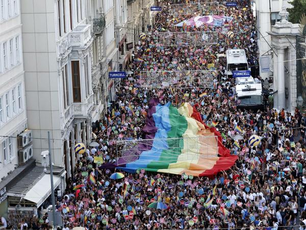 Die zwölfte Gay Pride Parade in Istanbul am 29. Juni 2014. 