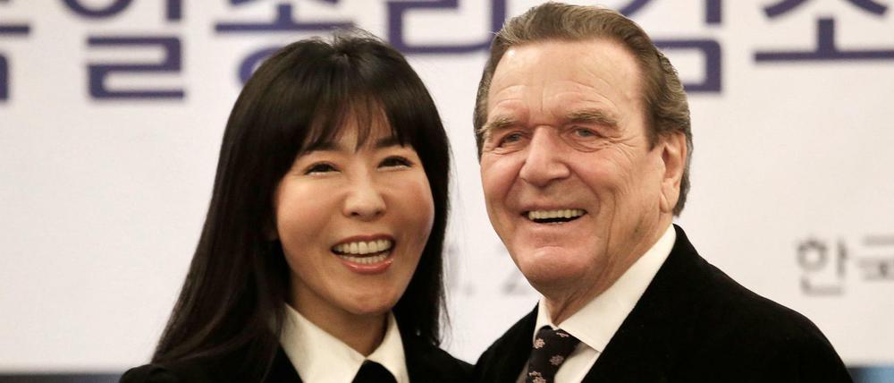 Altbundeskanzler Gerhard Schröder und seine Frau Soyeon Kim feiert am Freitag eine Hochzeitsparty in Berlin.