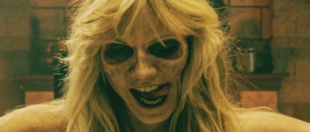 Heidi Klum, als Zombie verkleidet, in einem Video zu Halloween.