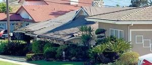 Ladera Heights heißt der Stadtteil in Los Angeles, wo Ed Wedbush lebt. Das Haus in der Mitte gehört ihm. Es verfällt, weil der 78-Jährige keine Handwerker ins Haus lässt. Manchmal klettert er persönlich aufs Dach, um mit Planen die Löcher abzudecken. 