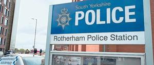 Die Polizei von Rotherham muss sich mit dem Vorwurf auseinandersetzen, sie habe die asiatische Gemeinschaft in der Stadt nicht über die Täter informiert.