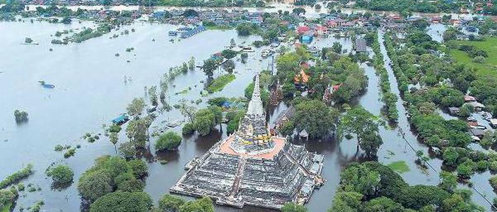 Bei Ayutthaya im Norden von Bangkok steht alles unter Wasser. Foto: AFP