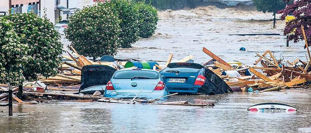 Land unter. In Simbach am Inn führten Starkregen und ein Dammbruch Anfang Juni zur Katastrophe. Die Schäden der Wetterextreme sind hoch. 