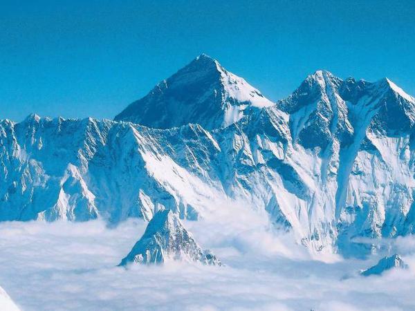 Der höchste Berg der Welt misst 8848 Meter.