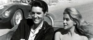 In dem Film „Viva Las Vegas“ von 1964 spielt Elvis Presley, hier mit Partnerin Ann-Margret, einen Rennfahrer. Privat liebte der Autonarr es aber eher zu cruisen als zu rasen. 