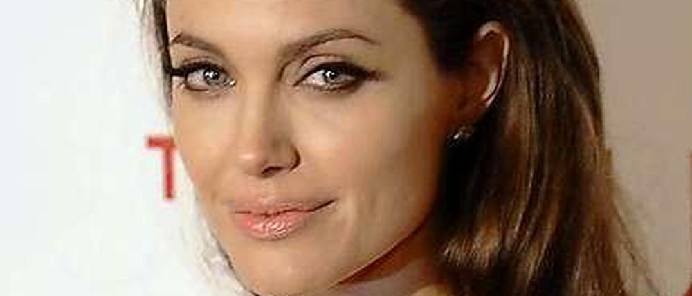 Angelina Jolie hat sich die Brüste abnehmen lassen.