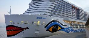 Auch das Kreuzfahrtschiff Aida musste ihre Reise aufgrund von Corona-Fällen vorzeitig beenden. Sie liegt nun im Hafen von Lissabon.