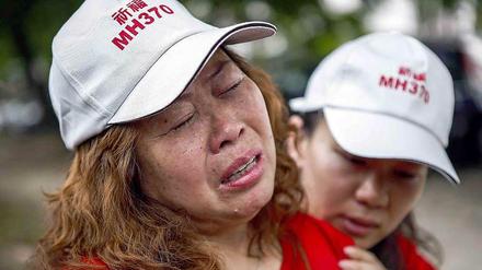 Bei den Angehörigen der Passagiere des Flugs MH370 herrscht auch am Mittwoch weiterhin Trauer, Wut und Unverständnis.
