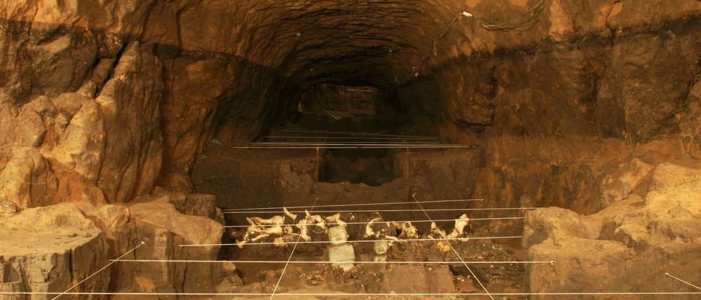 138 Meter lang ist der Tunnel, der 18 Meter unter der Erde liegt. In ihm wurden mehr als 50 000 Objekte gefunden. 