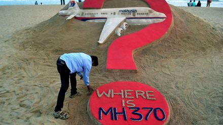 "Wo ist MH 370?" Die Angehörigen der Insassen der verschollenen Maschine MH 370 sind enttäuscht vom Untersuchungsbericht des Unglücks. 