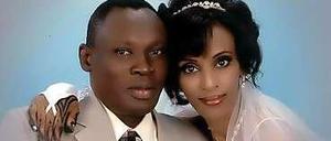 Dieses Hochzeitsbild von Daniel Wani und Miriam Ibrahim hat Gabriel Wani auf seiner Facebook-Seite eingestellt. 