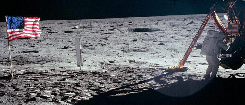 Neil Armstrong arbeitet an der Apollo 11.