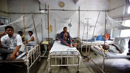 Die Krankenhäuser in Delhi sind überfüllt.